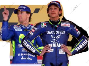 Rossi y sete Gibernau durante el gran premio de España de Motociclismo