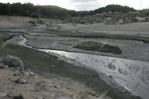 reportaje sobre la Sequia que Ufren los Pantanos de en la imagen el pantano Deel...
