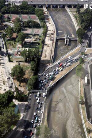 En la imagen: La M-30, el río Manzanares y el Paseo de Extremadura