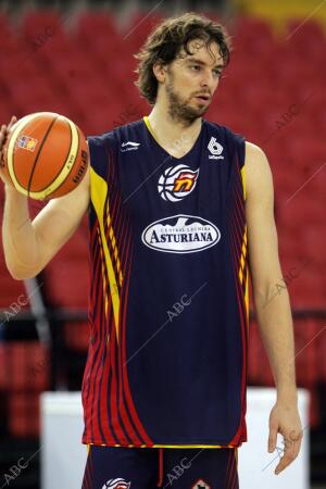Primer entrenamiento de la seleccion española de baloncesto en el pabellón de...