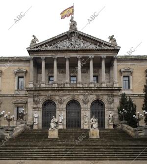 Reportaje del recuento anual de los fondos de la Biblioteca Nacional