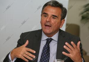 en la imagen el alcalde de majadahonda narciso de foxa