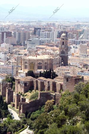 Reportaje sobre la ciudad de Málaga, candidata a convertirse en Capital de la...