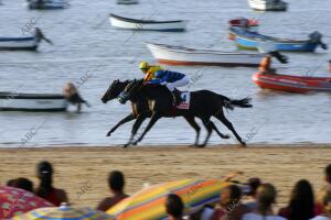 Carreras de caballos disputadas en la playa de Sanlúcar