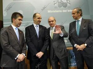 En la imagen, el ministro del Interior, Jorge Fernández Díaz