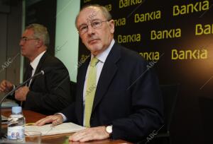 rueda de prensa de Rodrigo rato presidente de Bankia para presentar los...