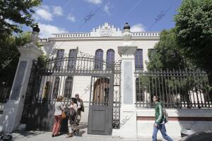 Fotos al edificio de la Gerencia de Urbanismo en la Avenida de Medina Azahara