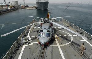 En la imagen, helicóptero de la fragata Reina Sofía