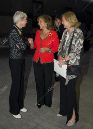 La alcaldesa de Madrid Ana Botella ha inaugurado junto a Catalina Luca de Tena y...
