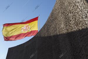 Bandera de España en la plaza de Colón