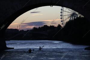 Atardecer del Pilar desde el puente de piedra sobre el Ebro foto Fabian Simon...
