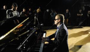 encuentro con un Derek Paravicini, pianista ciego y autista que se encuentra en...