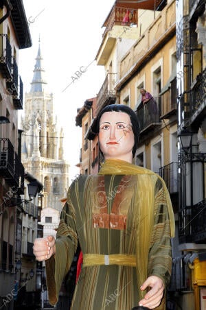 sfile de gigantones y Cabezudos de la feria y fiestas 2014