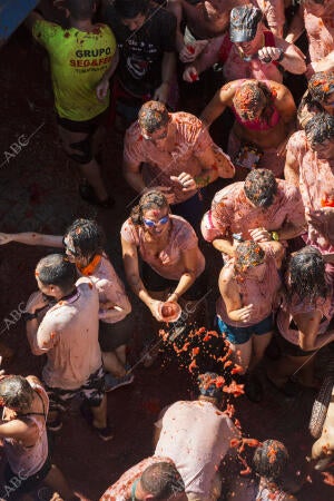 mikel ponce.....buñol.....valencia.......27-8-2014.......Tomatina 2014.archdc