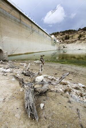 Embalse de amadorio con muy poca capacidad de agua FotoJuan Carlos Soler archdc