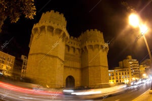 Vista Nocturna de las Torres de Serrano