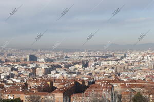 Vistas de la ciudad de Madrid hoy domingo con índices de contaminación bajos