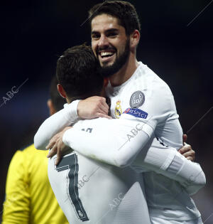 En la imagen, Cristiano Ronaldo marca y celebra un gol