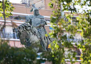 Estatua de Jaime I en la plaza del Parterre