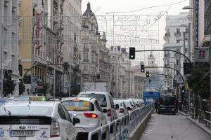Nuevo aspecto de la Gran Vía con la reducción de carriles que ha comenzado en el...