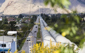 Conducciones del trasvase Tajo-Segura a su paso por la huerta de la Vega Baja...