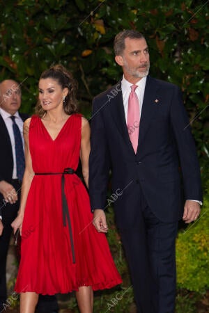 El Rey Felipe VI y la Reina Letizia a su llegada a la entrega de los premios de...