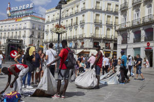 Manteros en la puerta del Sol