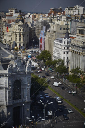 En la imagen, la fachadada noreste del Banco de España, la calle de Alcalá y el...