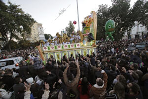 Cabalgata de Reyes Magos 2019 de Triana a su paso por las calles del barrio
