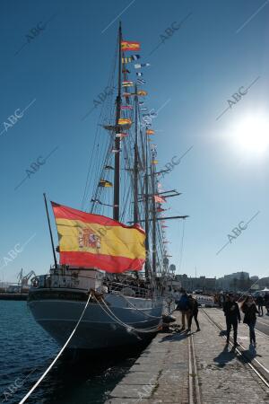 El buque escuela Juan Sebastian de Elcano, preparado para iniciar su XCI crucero...