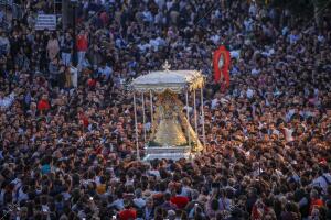 Procesión de la Virgen del rocío en la Aldea