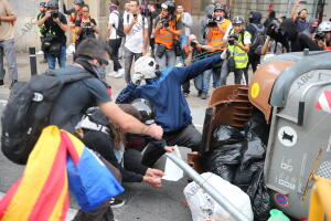 En la imagen, huelga general, CDR y Policía Nacional en Vía Laietana