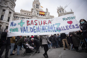 Concentración en el Ayuntamiento contra las basuras de Valdemingómez