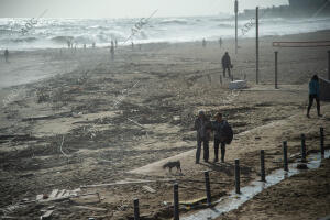 Estado como ha quedado la playa de la Barceloneta después del temporal Gloria