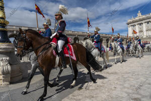 Reportaje sobre el cambio de la Guardia Real en el Palacio Real