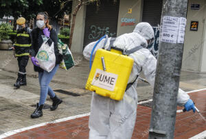 La UME desinfectando diversos puntos de la ciudad