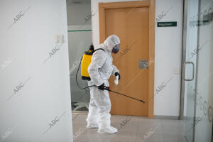 La unidad de Emergencias del Ejército (Ume), Desinfecta el centro sanitario sant...
