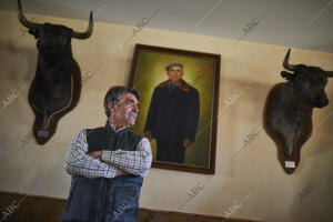 Victorino Martín en la finca «Las Tiesas de Santa María», sede de su ganadería...