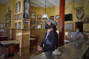 Entrevista a José Antonio Morante de la Puebla en el bar Taquilla, del barrio...