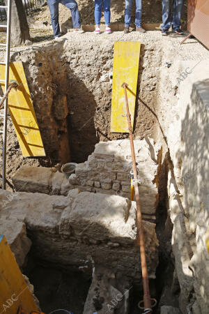 Excavación arqueológica en el Patio de los Naranjos de la Mezquita Catedral,...