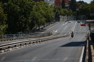 Paseo de la Castellana a la altura de Raimundo Fernández Villaverde con escasez...