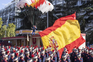 SS.MM. los Reyes Don Felipe y Doña Letizia presiden el desfile militar por la...