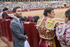 El Juli y Álvaro Montes en el callejón