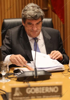El ministro de Transformación Digital, José Luis Escrivá, comparece en la sesión...