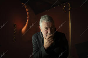 Entrevista al diseñador industrial Philippe Starck en La Almazara, donde se...