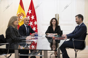 La presidenta de la Comunidad de Madrid, Isabel Díaz Ayuso, se reúne con el...