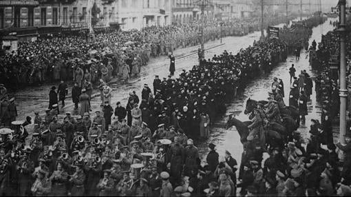 Funerales por las víctimas de la Revolución el 5 de abril de 1917 (23 de marzo según el calendario juliano) en Petrogrado