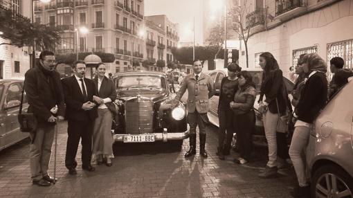 Recreaciones teatrales ambientando la época de Enrique Nieto con Juanjo Florensa, José Oña, Carolina Soler y Ramón Bugallo en la calle Jose Antonio Primo de Rivera