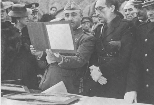 Franco, supervisando el inicio de las obras del Valle de los Caídos, en 1940