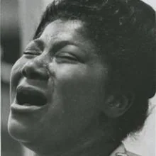 Mahalia Jackson cantando